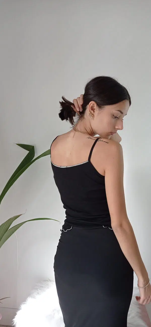 Top Luminoso a Costine con Filo Lurex: Raffinatezza e Comfort in Cotone!