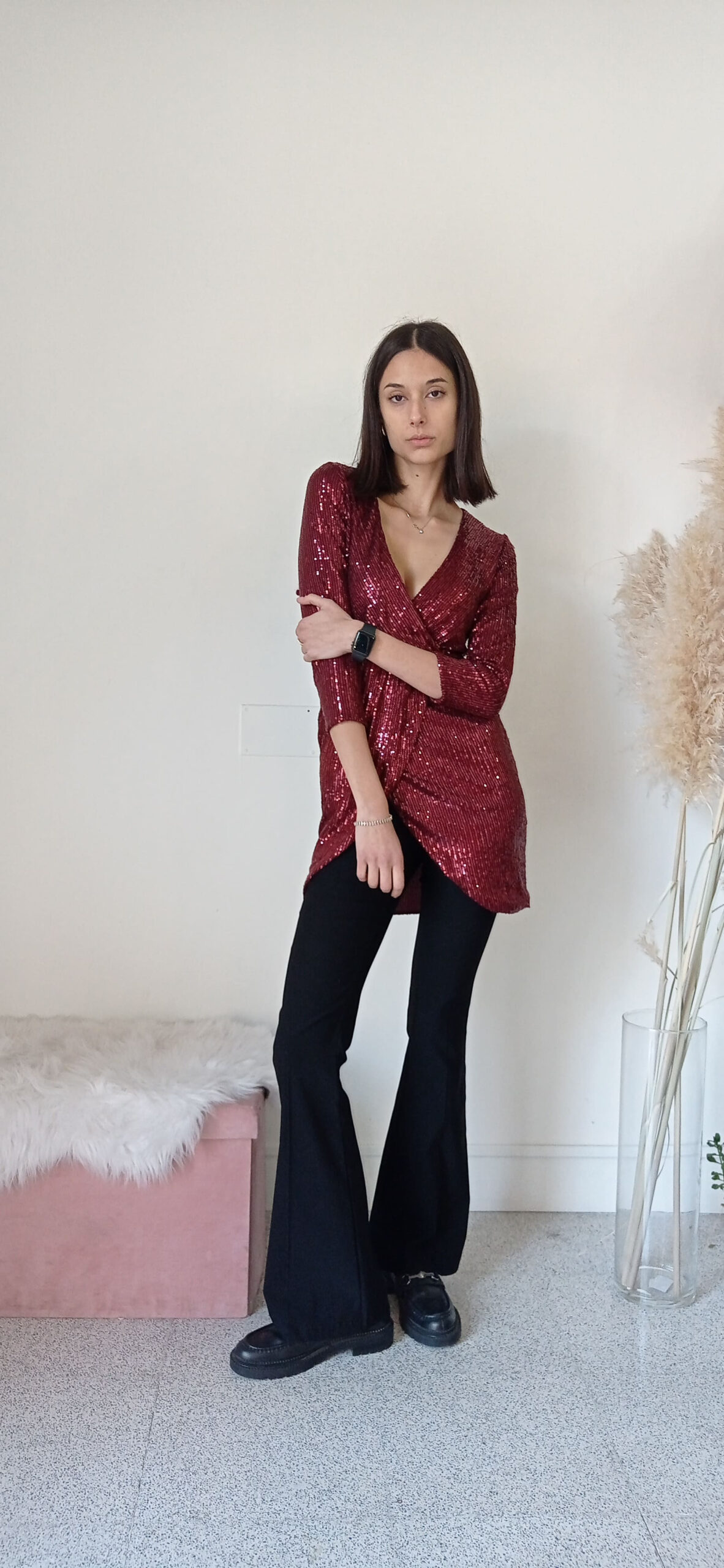 Blusa Lunga in Paillettes con Scollo a V - Stile Audace e Versatile