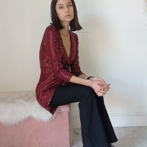 Blusa Lunga in Paillettes con Scollo a V - Stile Audace e Versatile