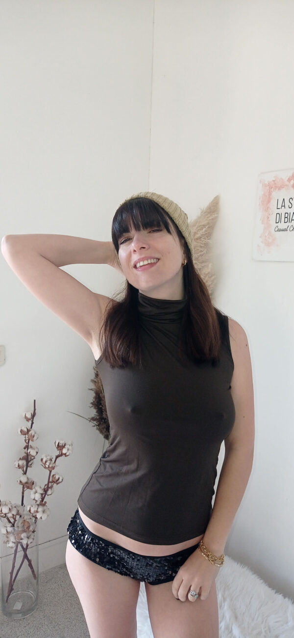 Dolcevita Smanicato in Viscosa Elasticizzata - Versatile e Chic per Ogni Occasione