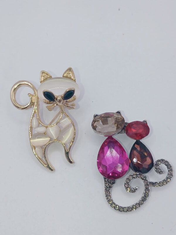 Spilla Gatto Chic - Scegli tra Modello Singolo o Coppia di Gatti in Vari Colori"