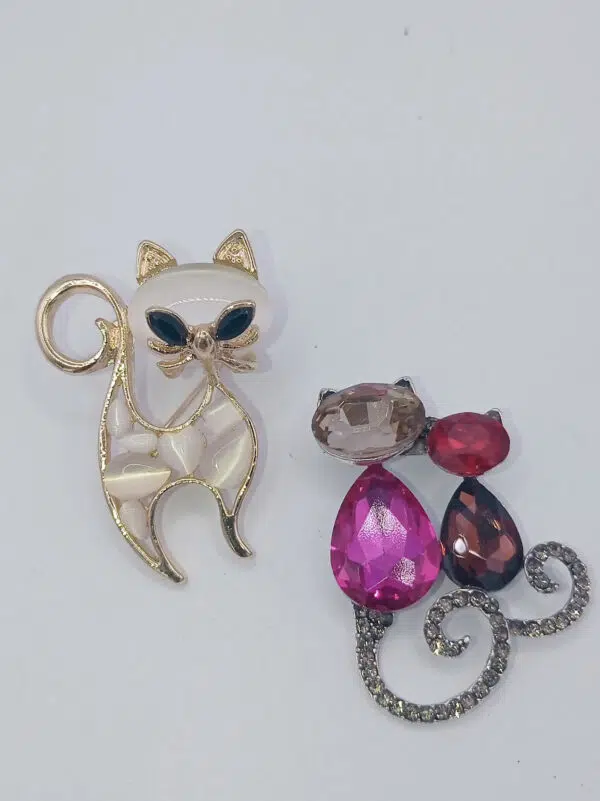 Spilla Gatto Chic - Scegli tra Modello Singolo o Coppia di Gatti in Vari Colori"