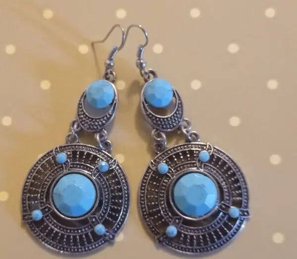 Orecchini blu modello goccia