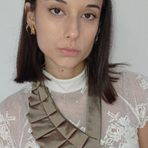 Collana Innovativa da Cravatta e Bottone Gioiello - Accessorio Unico per Look Caratteristici