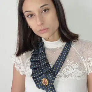 Collana Innovativa da Cravatta e Bottone Gioiello - Accessorio Unico per Look Caratteristici grigio