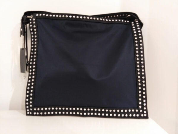 Borsa nera e blu con borchie Via Roma