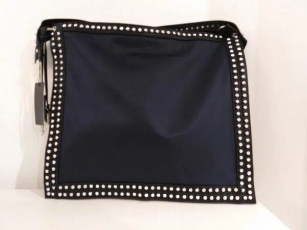 Borsa nera e blu con borchie Via Roma