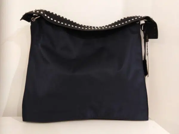 Borsa nera e blu con borchie Via Roma