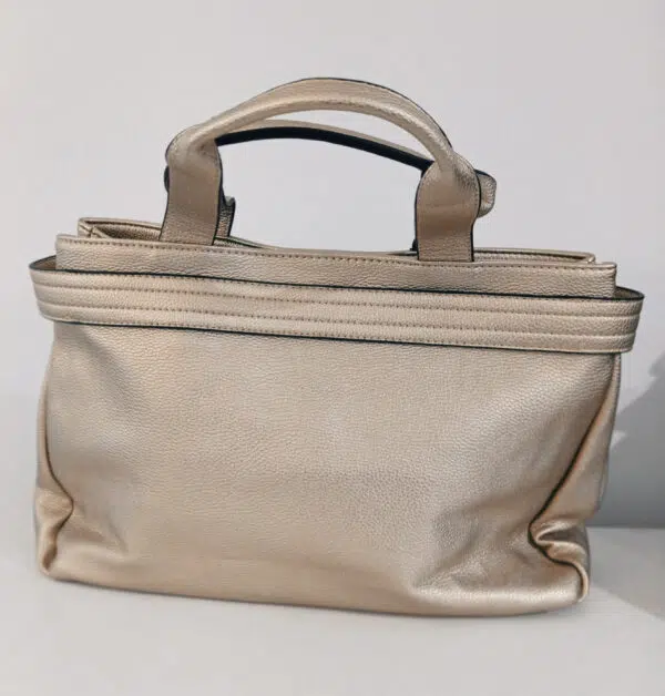 Borsa da giorno color oro Via Roma