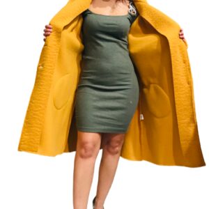 Cappotto giallo bouclè modello over