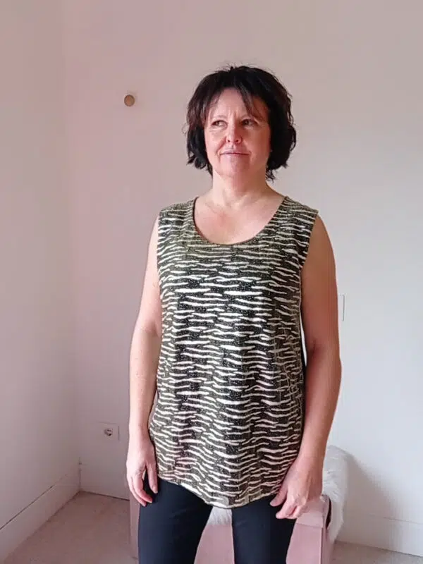 Top Curvy con Tulle Laminato Nero e Oro: Eleganza e Stile per ogni forma