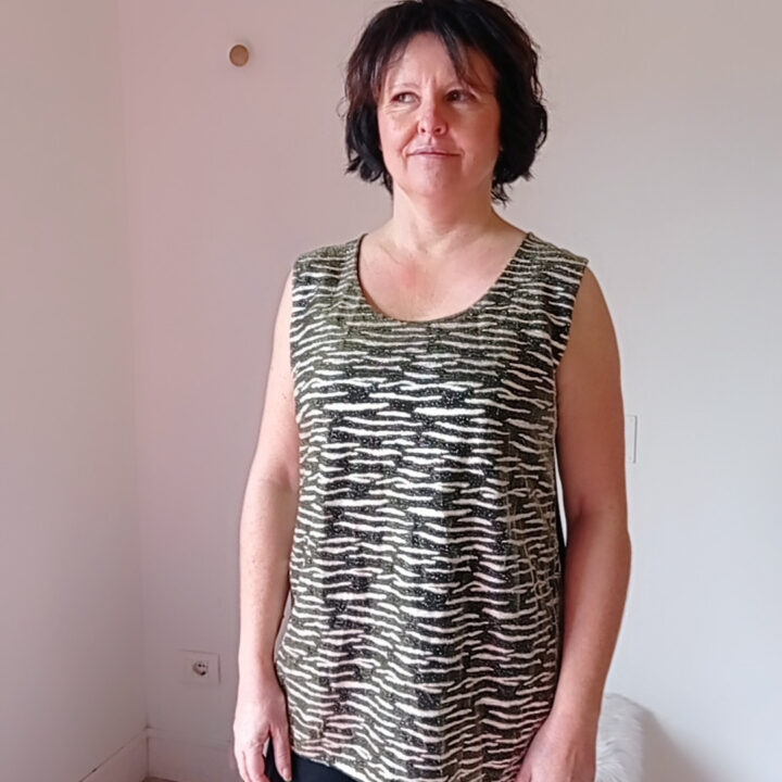 Top Curvy con Tulle Laminato Nero e Oro: Eleganza e Stile per ogni forma