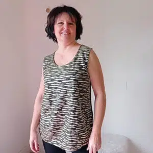 Top Curvy con Tulle Laminato Nero e Oro: Eleganza e Stile per ogni forma