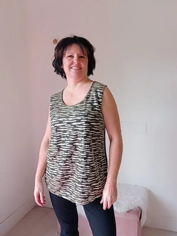 Top Curvy con Tulle Laminato Nero e Oro: Eleganza e Stile per ogni forma