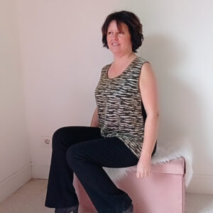 Top Curvy con Tulle Laminato Nero e Oro: Eleganza e Stile per ogni forma