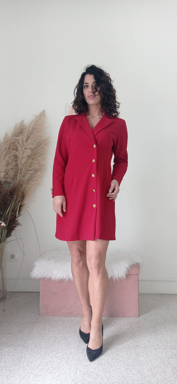 Abito Chemisier Rosso Passione: Un Tocco di Eleganza per Ogni Occasione