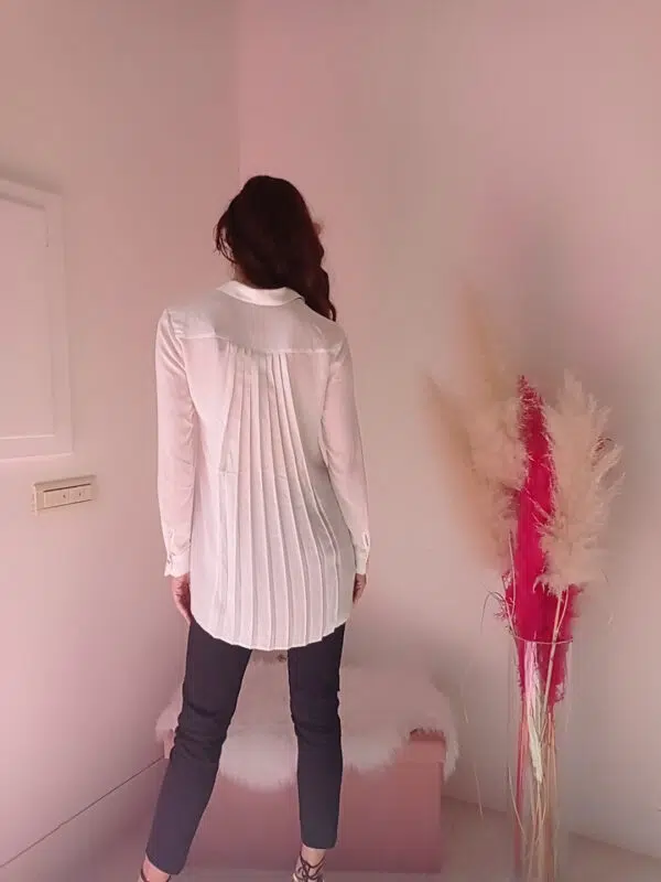 Camicia Bianca Elegante s.Oliver: Versatilità e Stile per Ogni Occasione