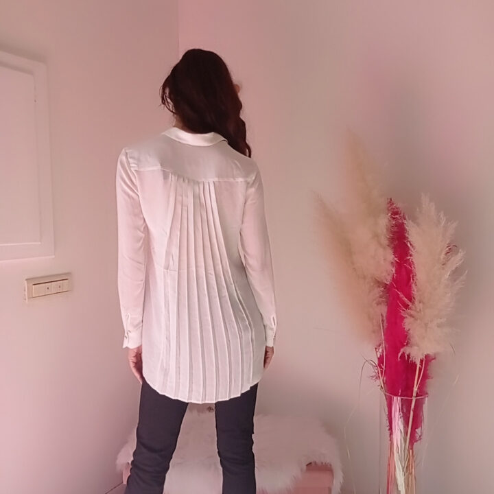 Camicia Bianca Elegante s.Oliver: Versatilità e Stile per Ogni Occasione