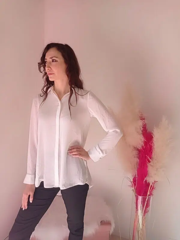 Camicia Bianca Elegante s.Oliver: Versatilità e Stile per Ogni Occasione