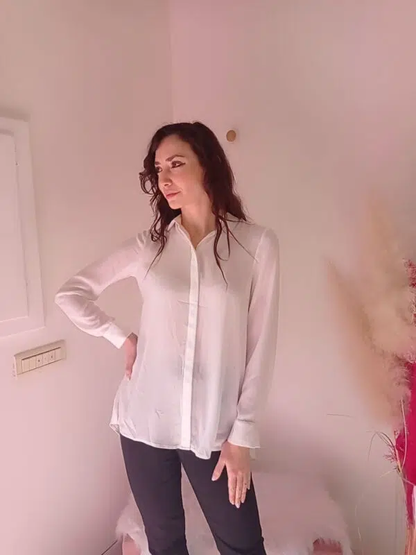 Camicia Bianca Elegante s.Oliver: Versatilità e Stile per Ogni Occasione