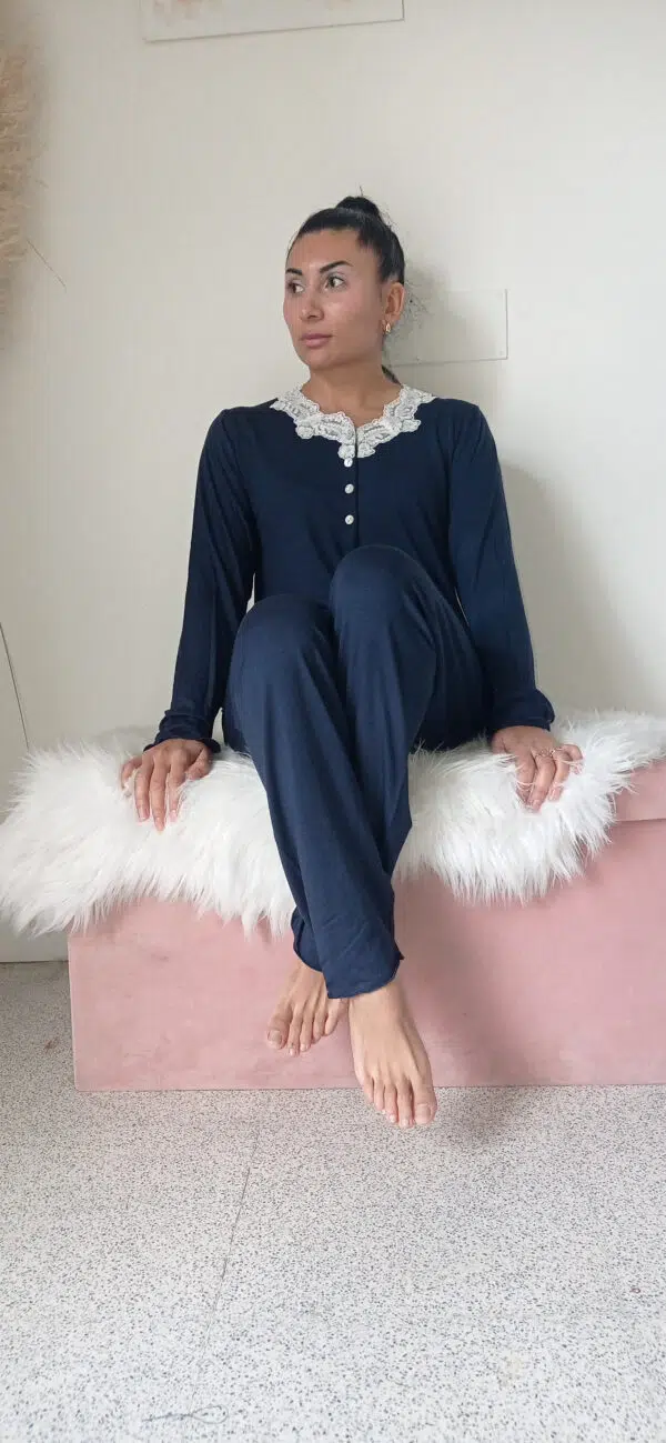 Pigiama Elegante in Modal con Pizzo - Taglie M-XL, Vari Colori