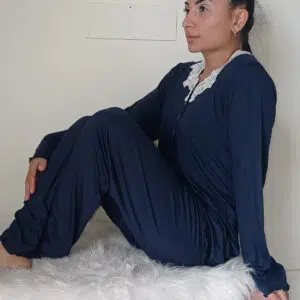 Pigiama Elegante in Modal con Pizzo - Taglie M-XL, Vari Colori