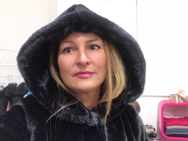Cappotto eco-pelliccia con cappuccio art. Pellicciotto