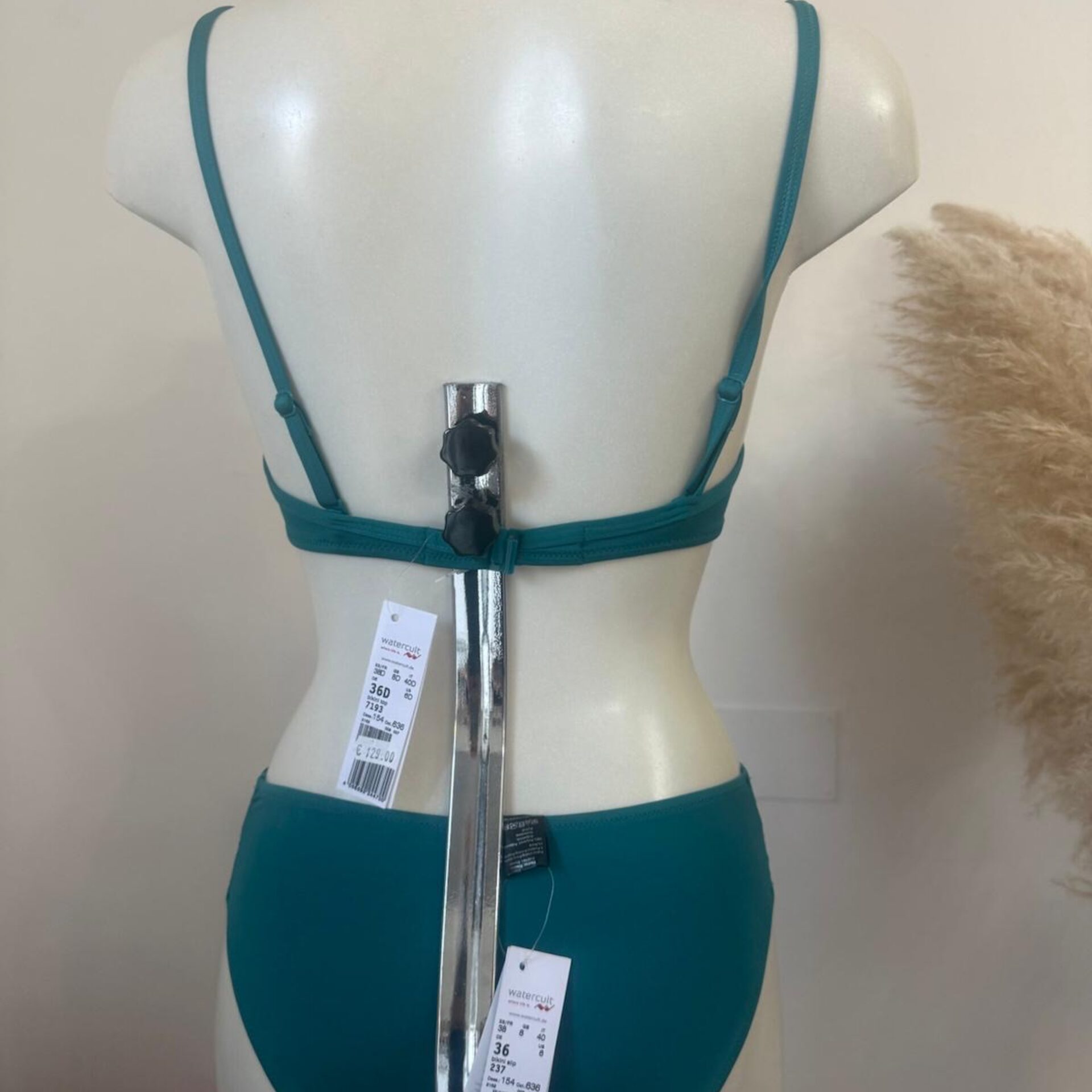 bikini-donna-ottanio-reggiseno-slip-retro