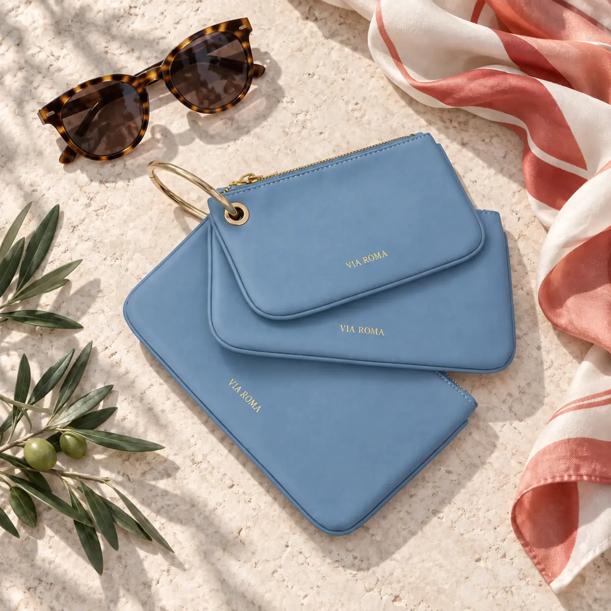 borsa-donna-blu-carta-zucchero-foto-ambientata