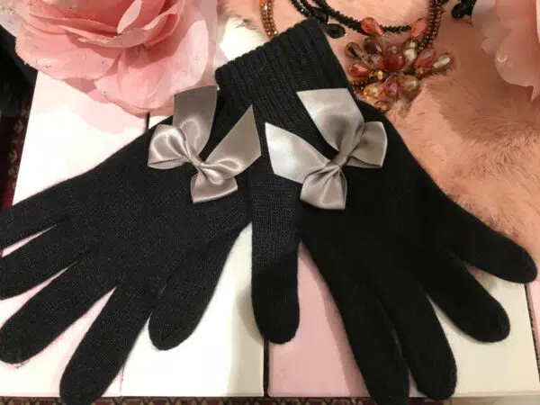 Guanto da donna nero con fiocco in raso