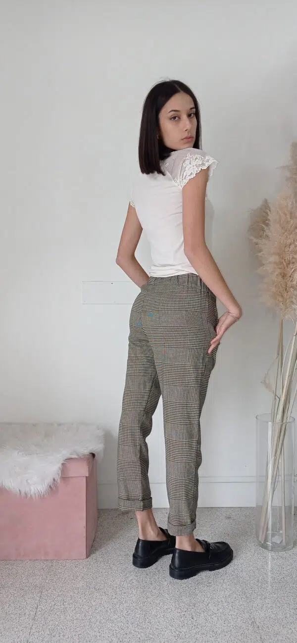 Pantalone a Quadri con Cavallo Morbido e Risvolto - Completa il Look con la Giacca Coordinata