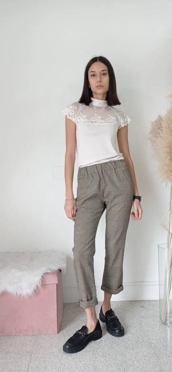 Pantalone a Quadri con Cavallo Morbido e Risvolto - Completa il Look con la Giacca Coordinata