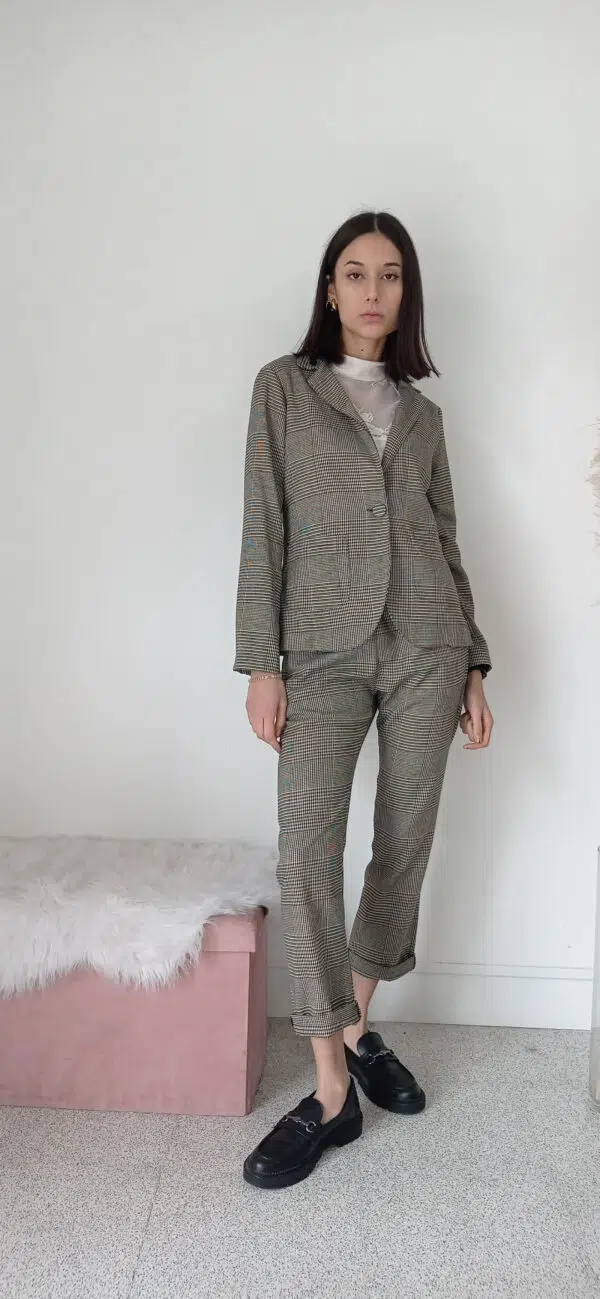 Pantalone a Quadri con Cavallo Morbido e Risvolto - Completa il Look con la Giacca Coordinata