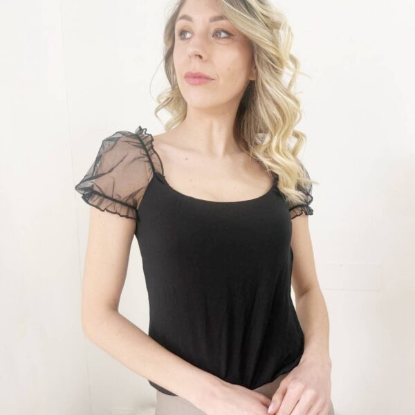 top nero elegante