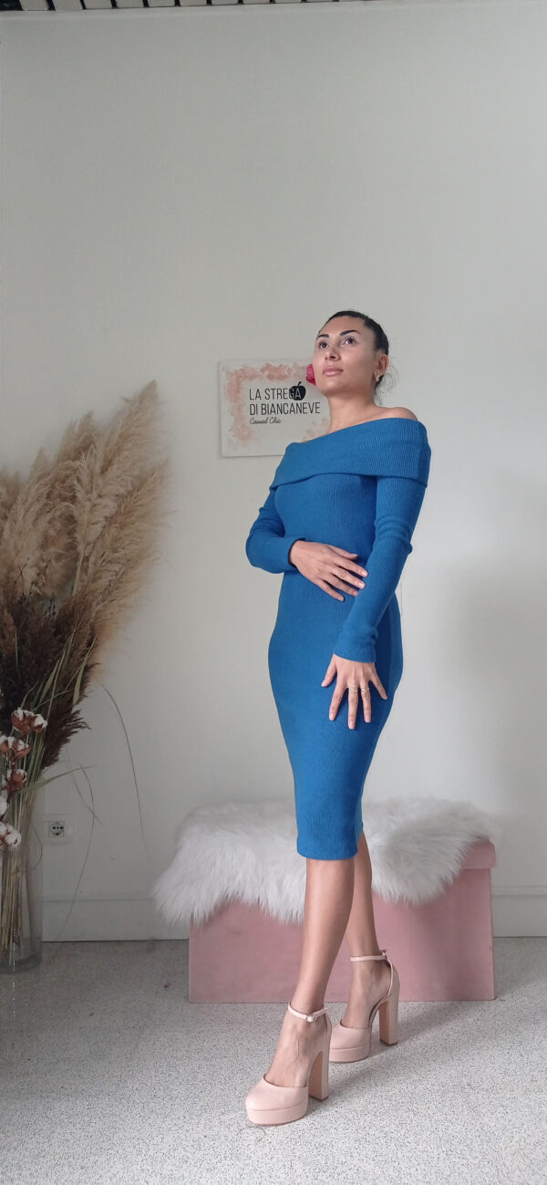 Abito Midi in Caldo Cotone con Scollo alla Carmen - Eleganza e Comfort per l'Inverno