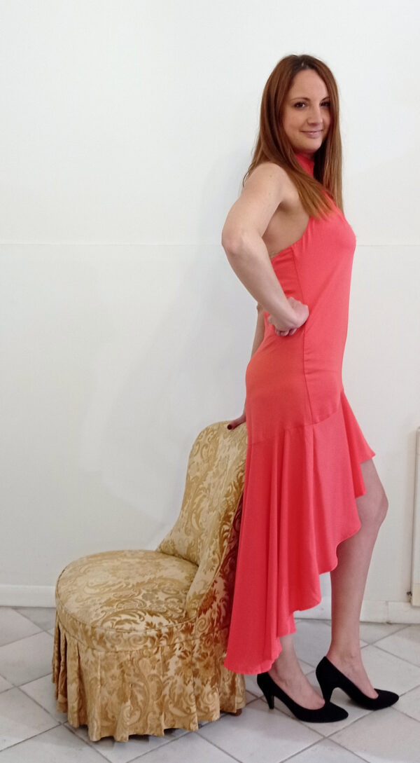 Abito elegante e asimmetrico Art. Corallo