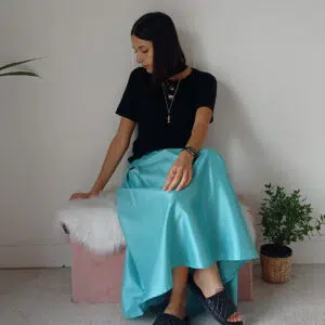 Gonna in Taffetà Turchese: Eleganza Versatile e Stile Inconfondibile!