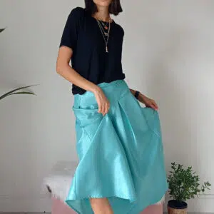 Gonna in Taffetà Turchese: Eleganza Versatile e Stile Inconfondibile!