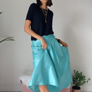 Gonna in Taffetà Turchese: Eleganza Versatile e Stile Inconfondibile!