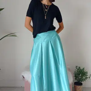 Gonna in Taffetà Turchese: Eleganza Versatile e Stile Inconfondibile!