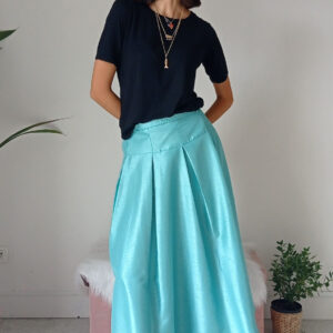 Gonna in Taffetà Turchese: Eleganza Versatile e Stile Inconfondibile!