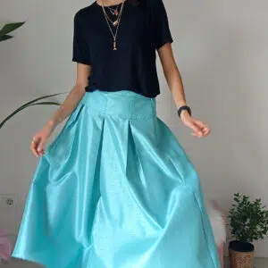 Gonna in Taffetà Turchese: Eleganza Versatile e Stile Inconfondibile!