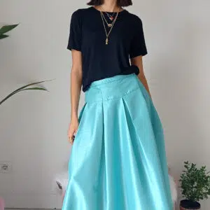 Gonna in Taffetà Turchese: Eleganza Versatile e Stile Inconfondibile!