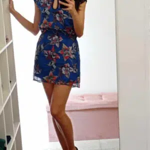 Mini abito con scollo a goccia