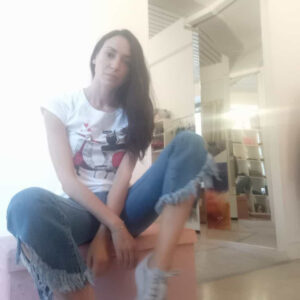 jeans sfrangiato ed elasticizzato da donna e ragazza