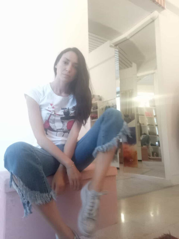 jeans sfrangiato ed elasticizzato da donna e ragazza