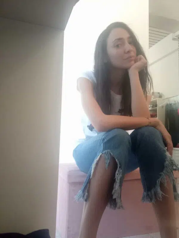 jeans sfrangiato ed elasticizzato da donna e ragazza