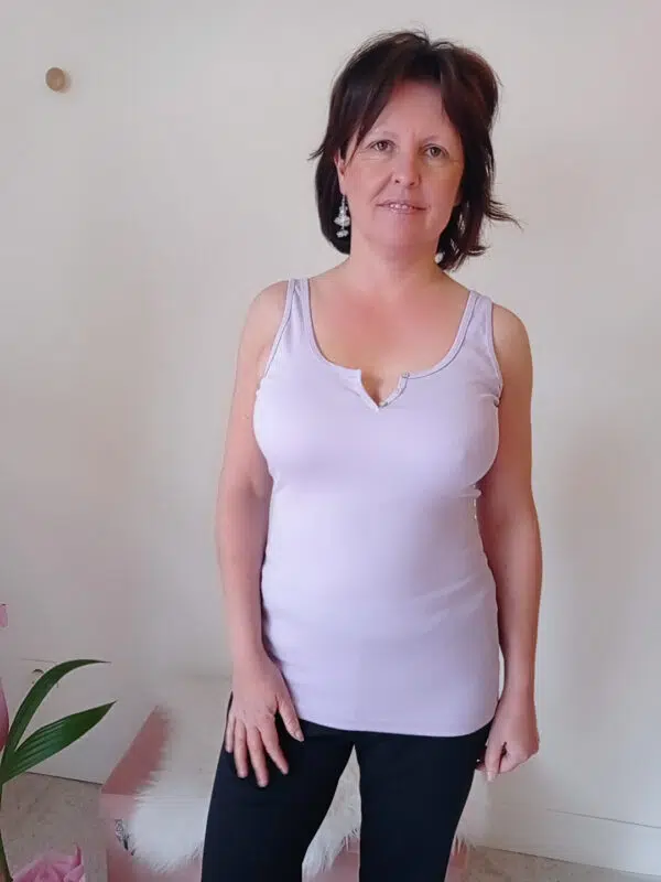 Top Basic in Cotone Lilla: Comfort e Stile per la Donna Moderna!