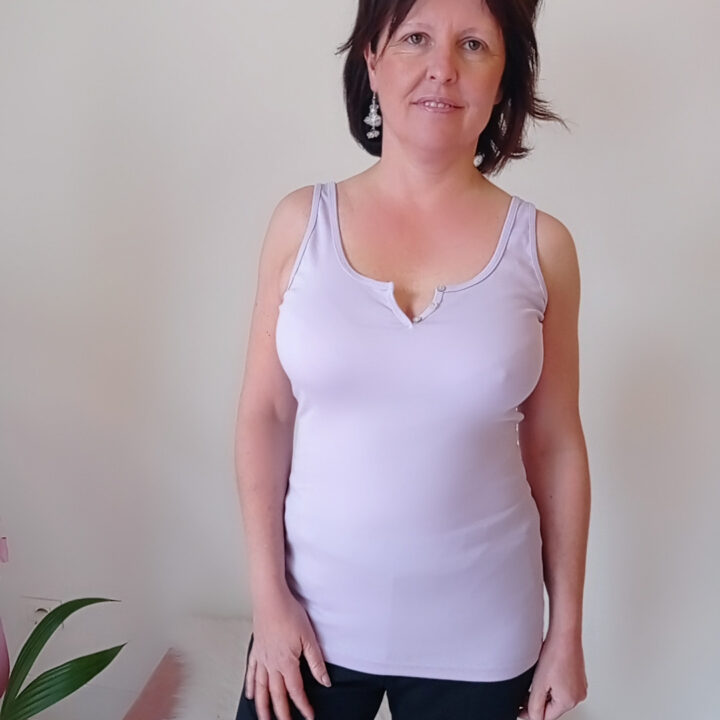 Top Basic in Cotone Lilla: Comfort e Stile per la Donna Moderna!