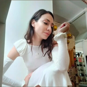Abito in maglina con manicotti Super chic Stella McQueen
